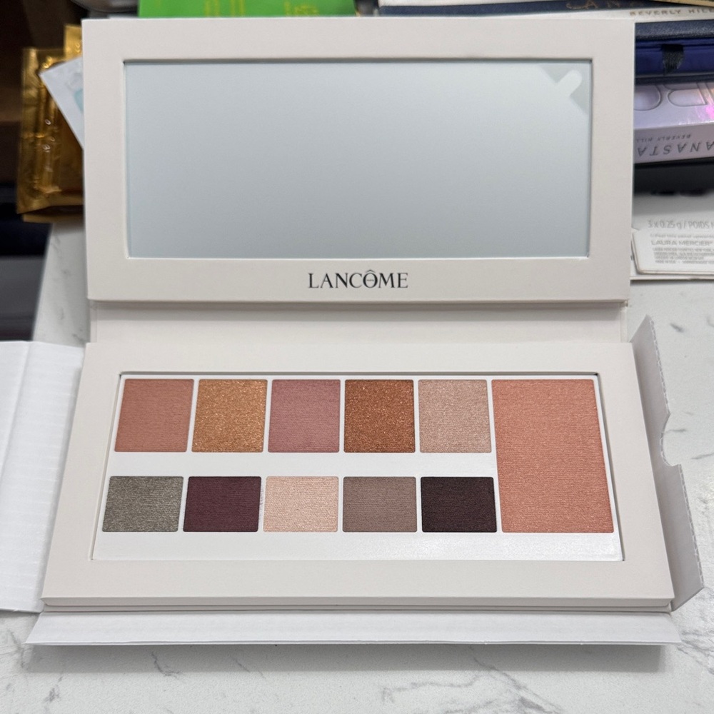 Lancome Eyeshadow Palette with Gold and Brown Shades - Picture 1 of 3